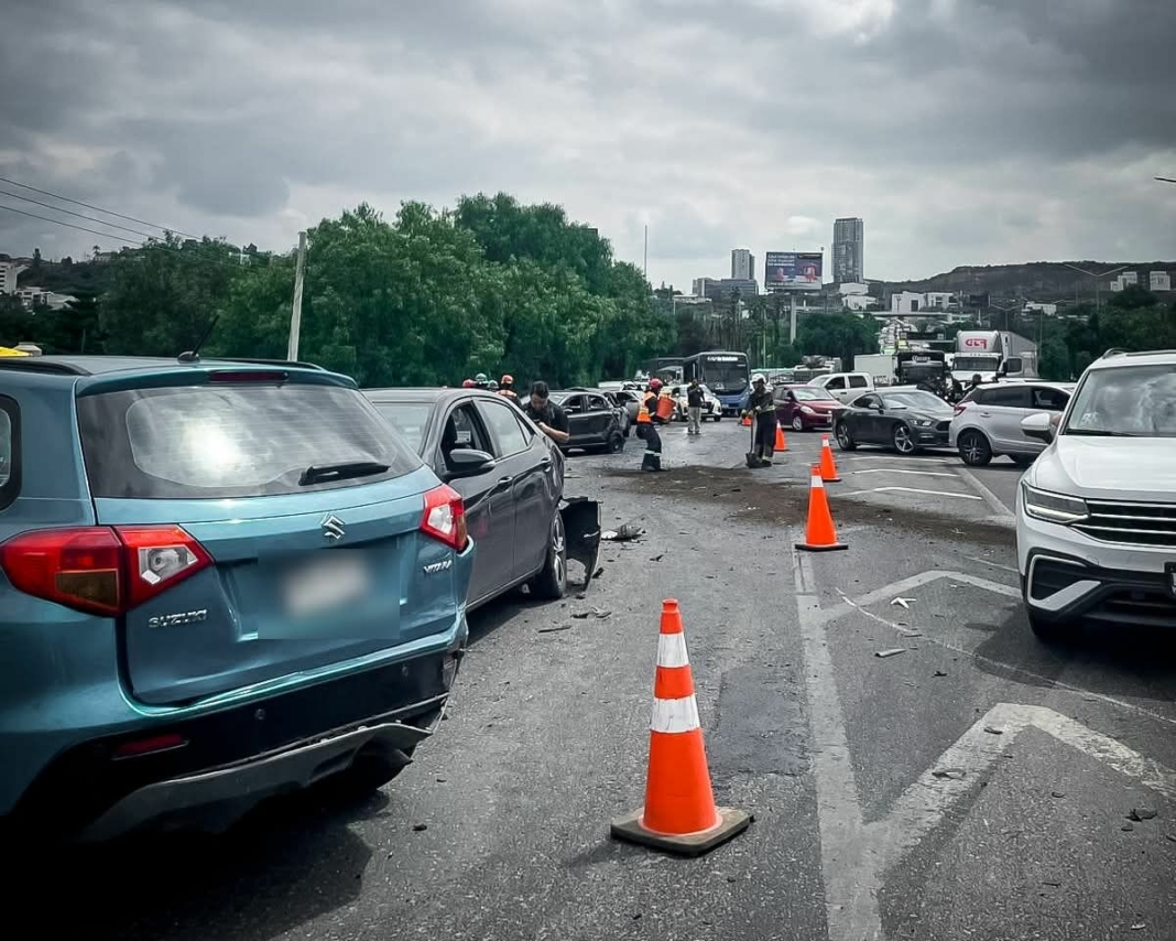 Analizan posible construcción de rampa de frenado en la carretera 57 para reducir accidentes