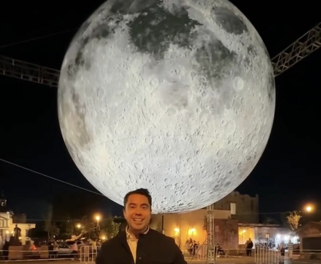 Querétaro se ilumina con la obra “La Luna” de Luke Jerram