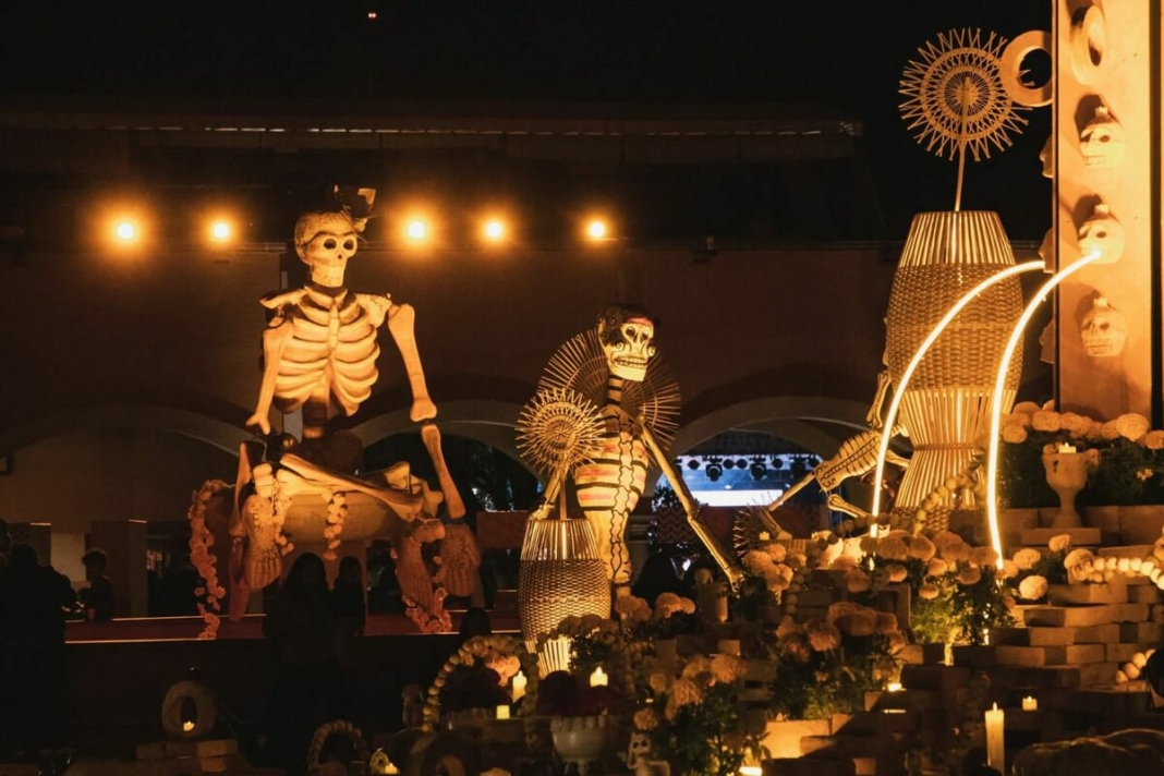 TEQUISQUIAPAN INAUGURA SU “FESTIVAL TEJEDORES DE LUZ” CON EL ENCIENDO DEL ALTAR MONUMENTAL