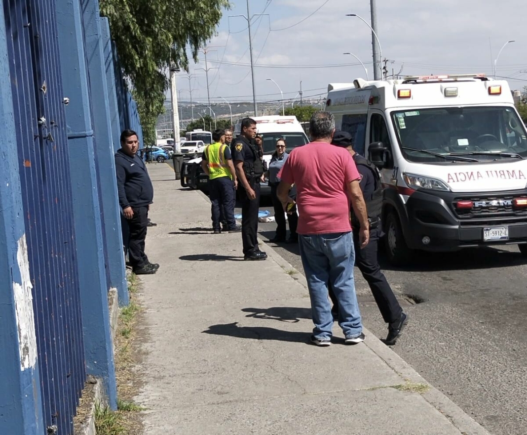 Detienen a chofer de transporte de personal tras atropello fatal en Querétaro