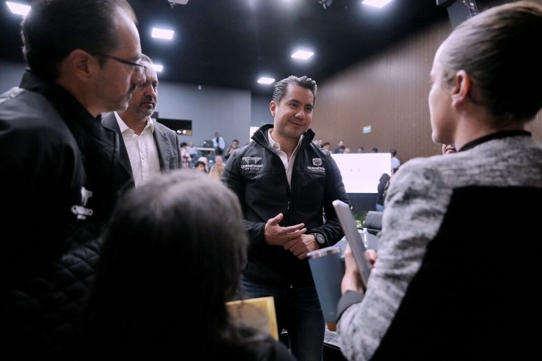 Encabeza Felifer Macías ejercicio histórico con la primera Audiencia Pública de Querétaro Encabeza Felifer Macías ejercicio histórico con la primera Audiencia Pública de Querétaro