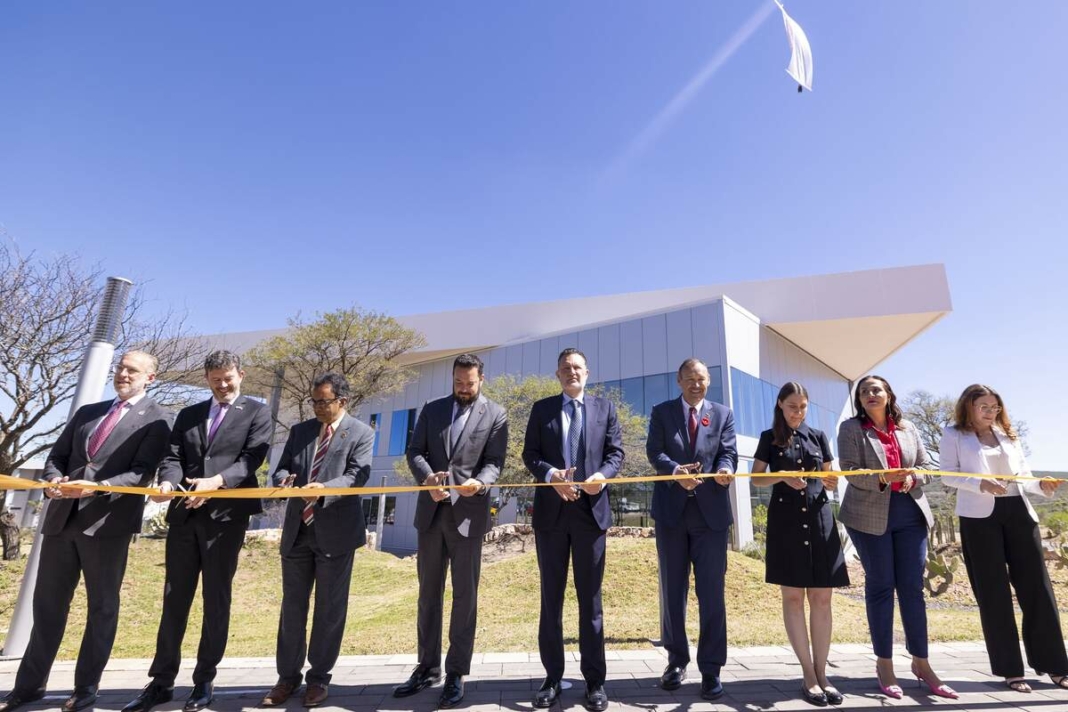 Inaugura Gobernador nuevo edificio en la Texas State University México
