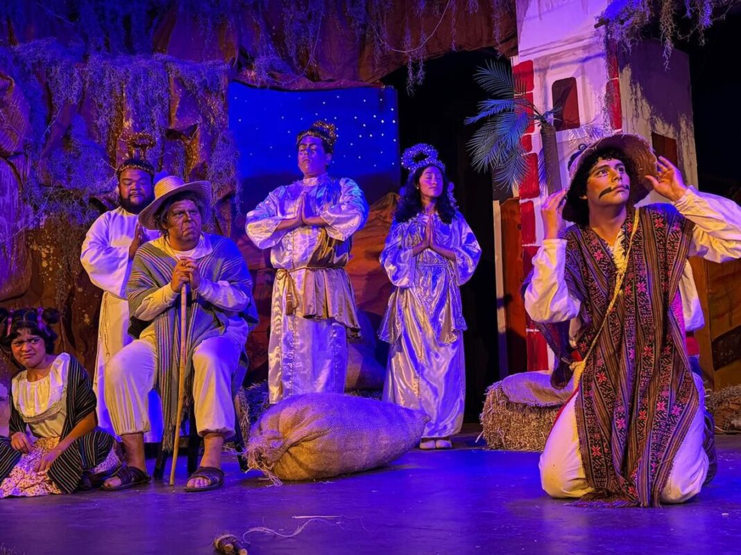 Celebra Cómicos de la Lengua más de 50 funciones de su Tradicional Pastorela Itinerante con develación de placa