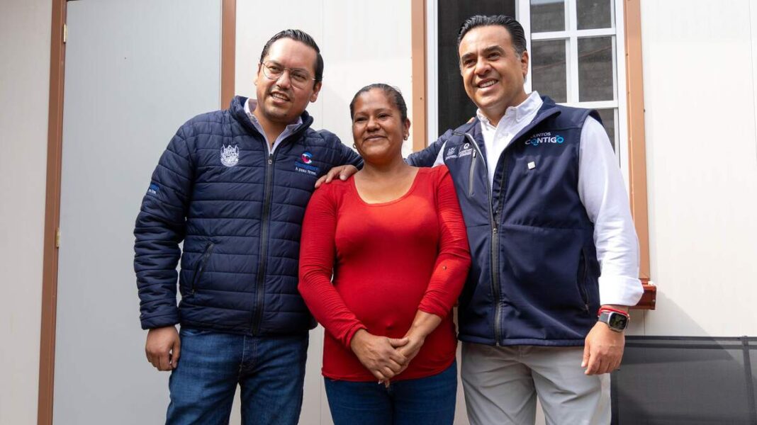 Chepe Guerrero y Luis Nava visitan a familias beneficiadas del programa “cuarto prefabricado” en Corregidora Borrador automático