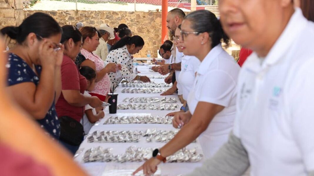 Entrega SEDIF lentes para adultos mayores del municipio de Jalpan de Serra y Arroyo Seco Borrador automático