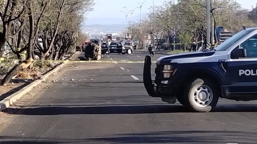 Fatal volcadura en Paseo de la República deja un muerto en Juriquilla