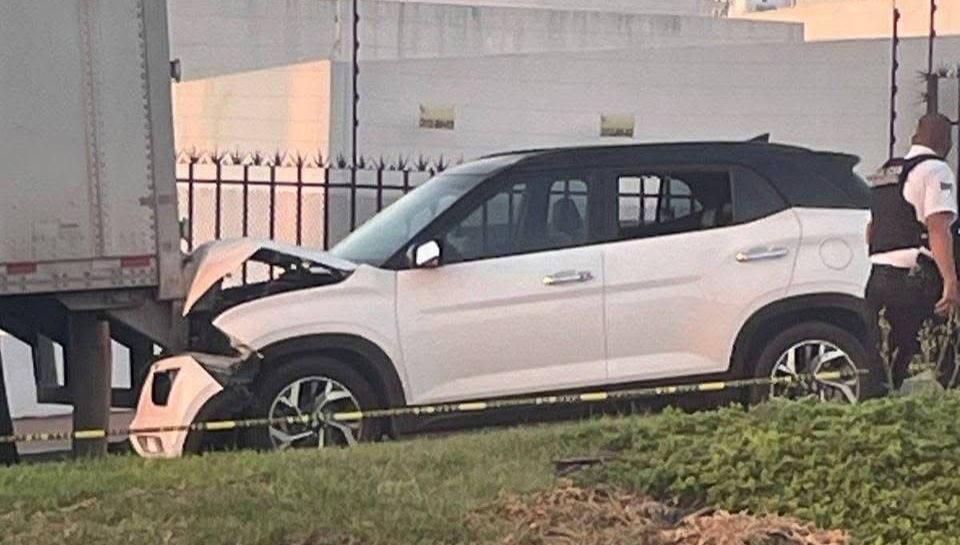 Tragedia en Viñedos: conductor pierde la vida tras impactarse contra tráiler estacionado