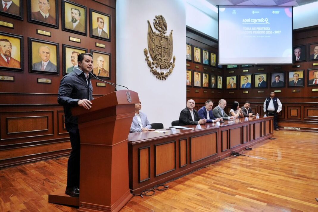 Asiste Felifer Macías a la toma de protesta de la CANACOPE Querétaro para el periodo de 2026-2027 Borrador automático
