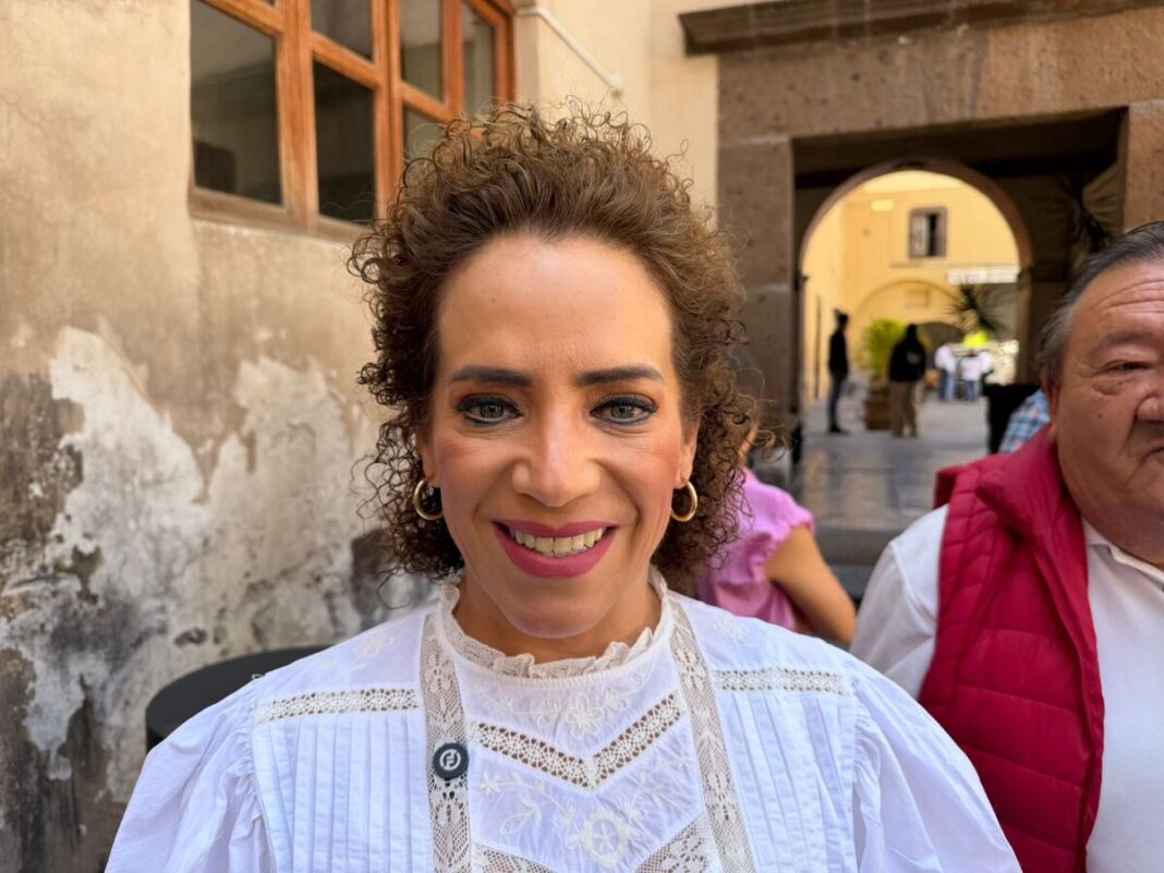 Diputada Adriana Meza entrega computadoras para apoyar economía familiar y educación