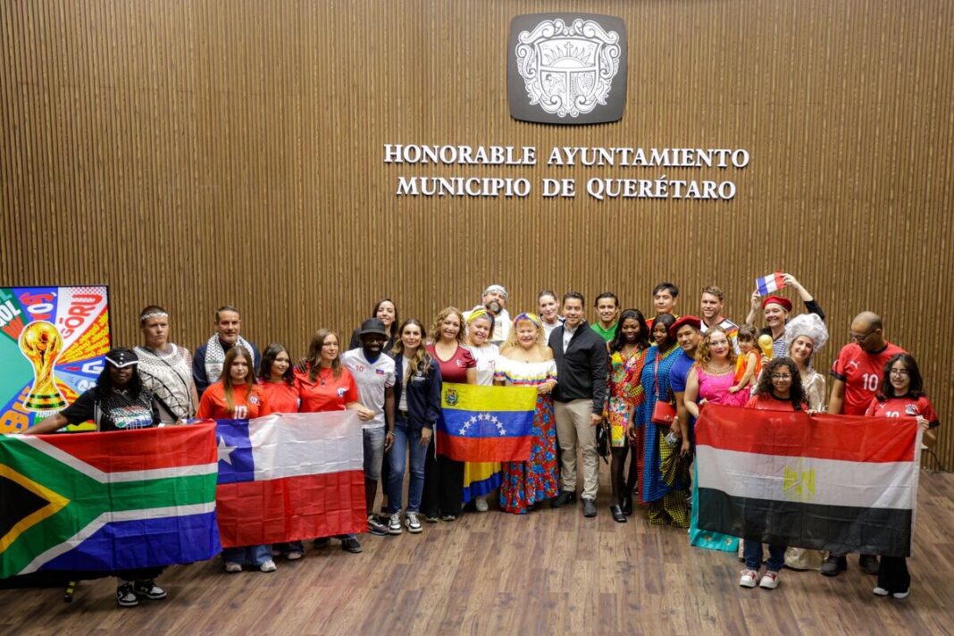 Presenta Felifer Macías cartel de las actividades por 300 Aniversario del Inicio la Construcción Acueducto de Querétaro y el Festival de Comunidades Extranjeras 2026 Presenta Felifer Macías cartel de las actividades por 300 Aniversario del Inicio la Construcción Acueducto de Querétaro y el Festival de Comunidades Extranjeras 2026