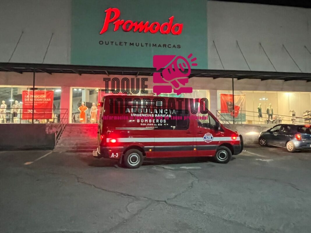Mujer se desvanece en tienda de ropa en San Juan del Río; no presentó lesiones de gravedad Mujer se desvanece en tienda de ropa en San Juan del Río; no presentó lesiones de gravedad