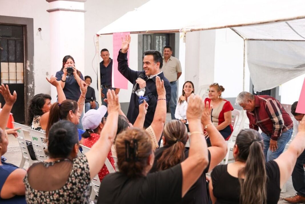 Celebra Luis Nava con mamás comerciantes de San Juan del Río Celebra Luis Nava con mamás comerciantes de San Juan del Río