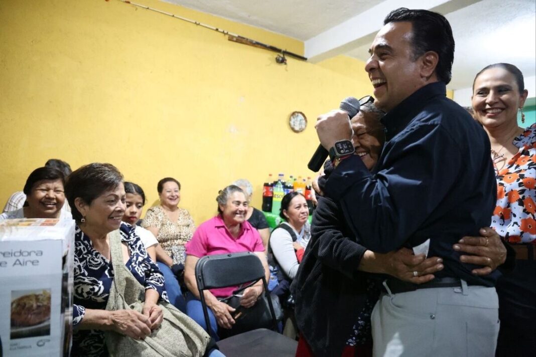 Convive Luis Nava con mamás de Reforma Agraria Borrador automático