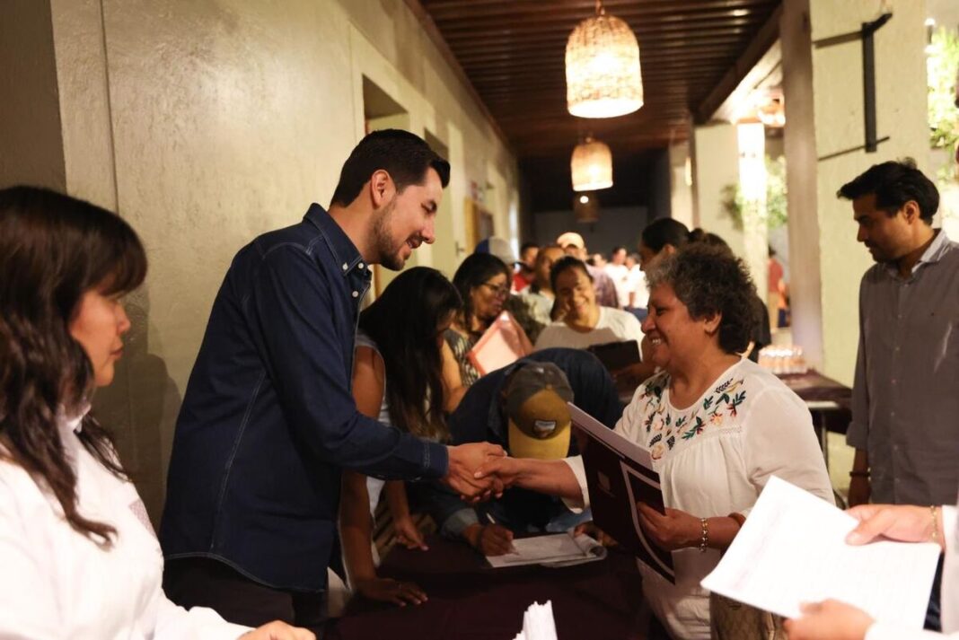ENTREGA GOBIERNO MUNICIPAL DE TEQUISQUIAPAN ESCRITURAS PÚBLICAS A FAMILIAS DE LAS MARAVILLAS ENTREGA GOBIERNO MUNICIPAL DE TEQUISQUIAPAN ESCRITURAS PÚBLICAS A FAMILIAS DE LAS MARAVILLAS