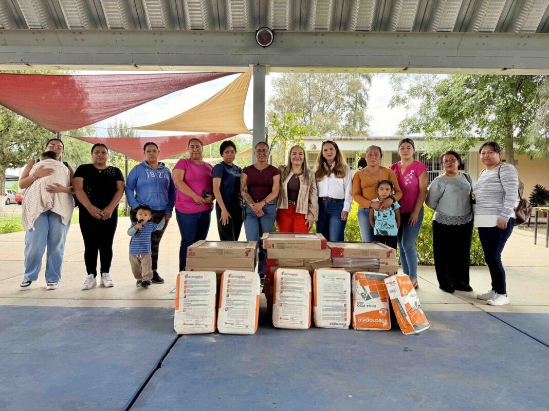 Entrega USEBEQ mobiliario escolar en seis escuelas de la zona metropolitana Borrador automático