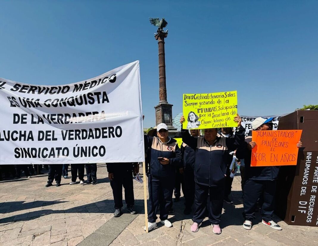 Más de mil trabajadores marchan en San Juan del Río para exigir respeto a sus derechos laborales Más de mil trabajadores marchan en San Juan del Río para exigir respeto a sus derechos laborales